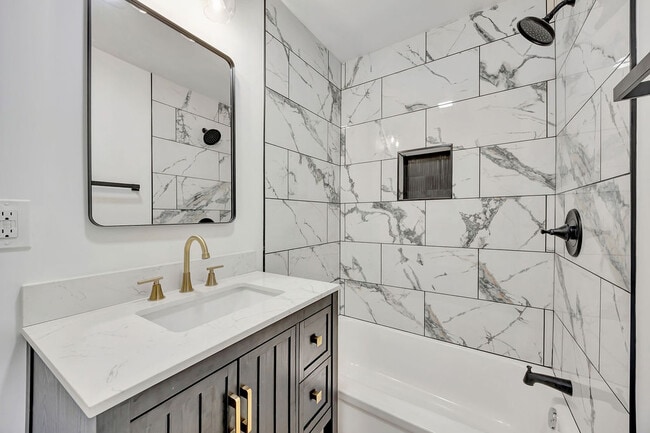 Building Photo - 2022 Central Ave