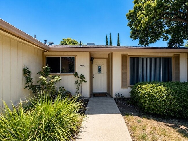 Building Photo - 3440 La Jolla Way
