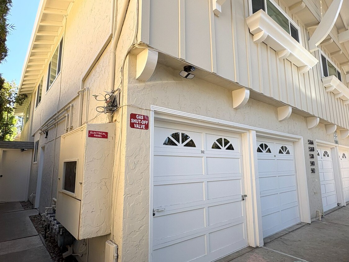 Primary Photo - Stylish & Comfortable 1-Bedroom Apartment ...