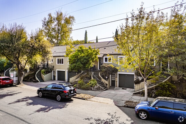 Building Photo - Pembrooke Gardens Condominiums