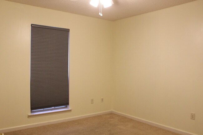 Foto del edificio - 504 Bedford Ct