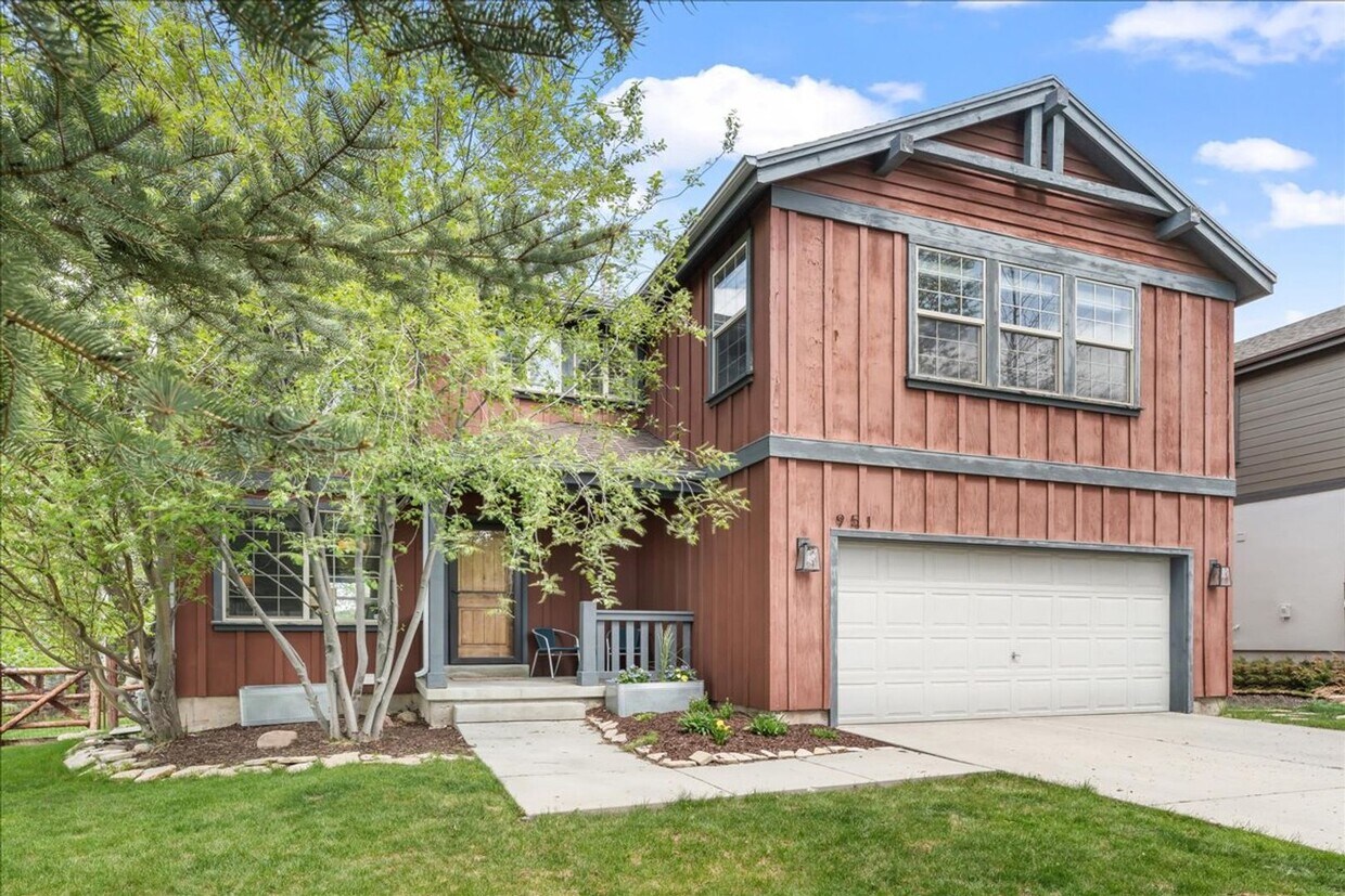 Primary Photo - Great Trailside Family Home