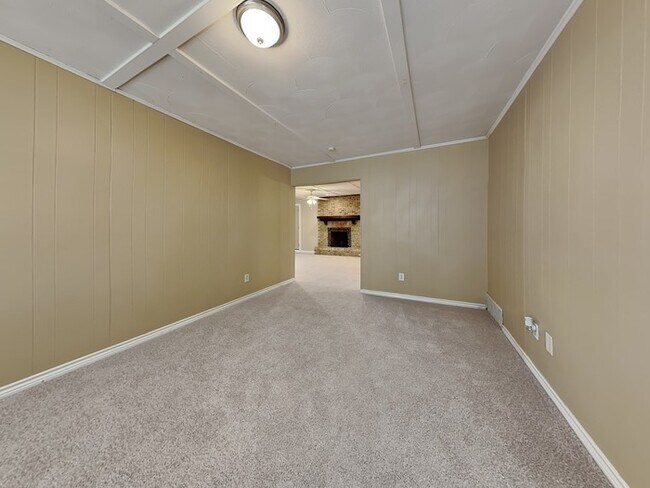 Foto del edificio - 14920 Oakwood Ln