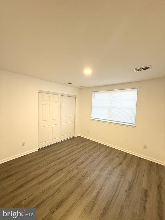 Foto del edificio - 16342 Taconic Cir