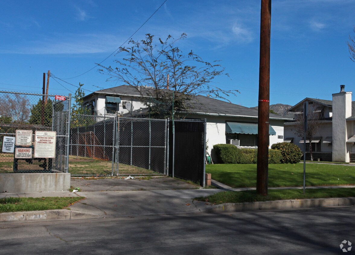 Building Photo - 1105 W Clark Ave