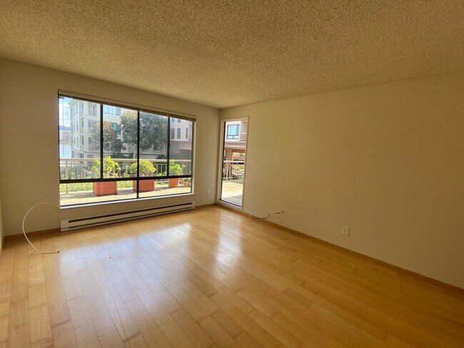 Foto del edificio - One bedroom condo with hardwood floors - W...