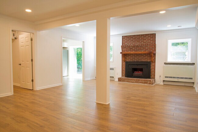 Building Photo - 127 Nature Trl