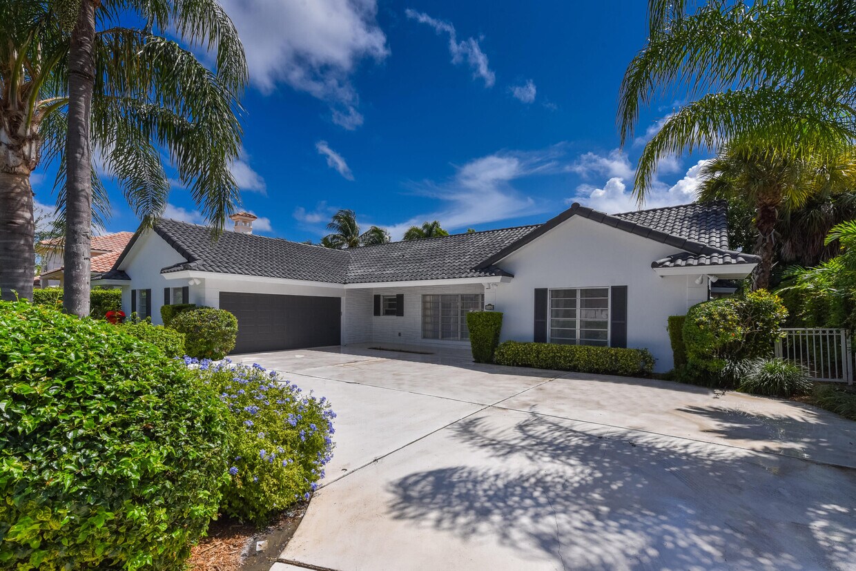 Primary Photo - 2342 E Silver Palm Rd