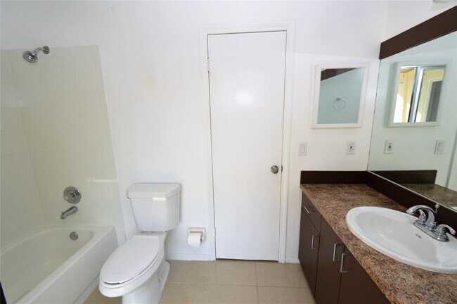 Foto del edificio - 8592 NW 7th St