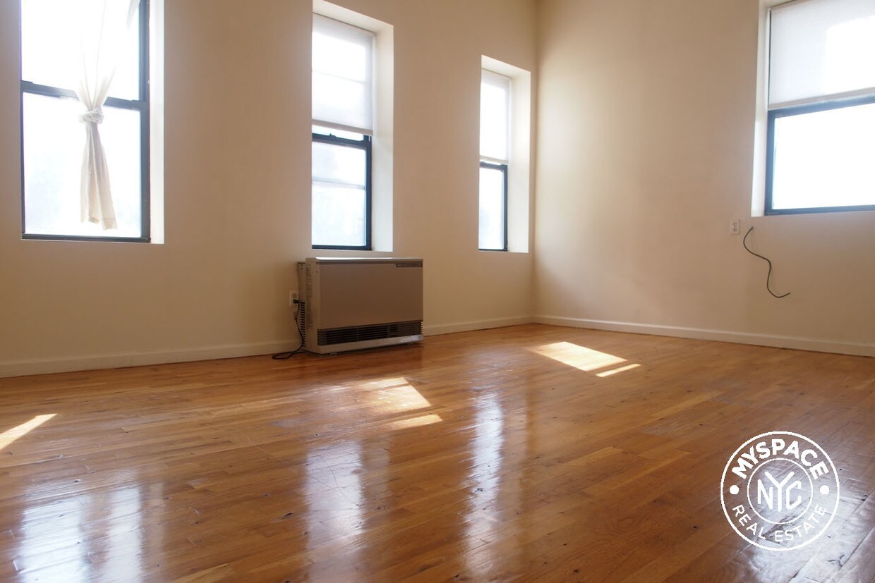 Primary Photo - 61 Metropolitan Ave