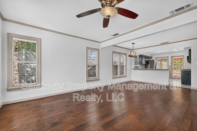 Building Photo - 3824 Collinwood Ave
