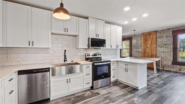 Foto del edificio - 610 Madola Rd