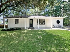 Building Photo - 128 Country Club Cir