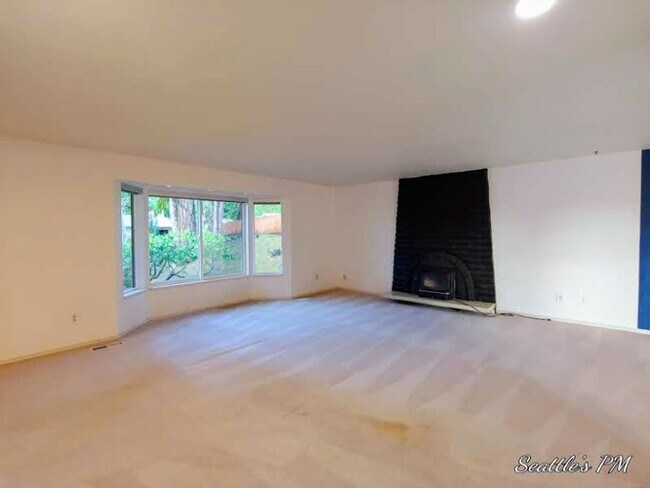 Building Photo - Amazing Edmonds Home in the Seaview  Neigh...