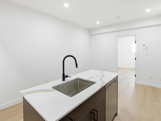 Photo du bâtiment - 129 5 Ave N