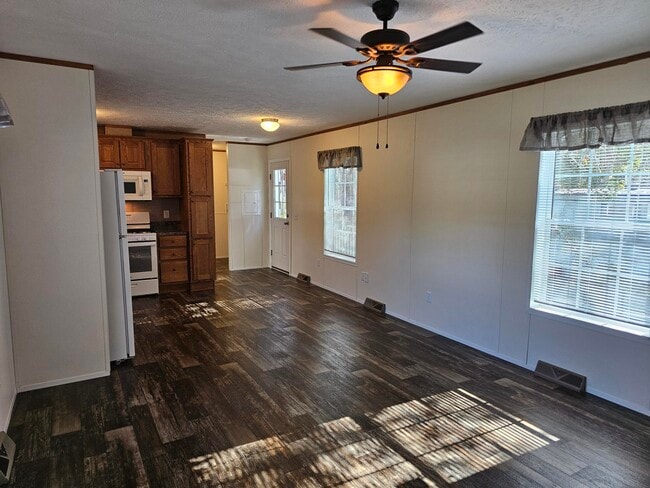 Building Photo - 9 Mapledale Acres