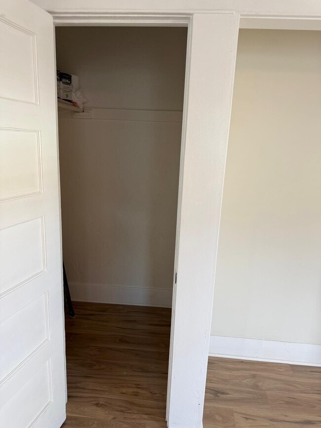 Closet - 346 -348 1/2 W Sepulveda Street