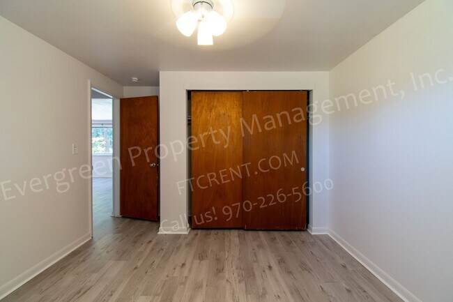 Foto del edificio - 174-180 Rick Dr