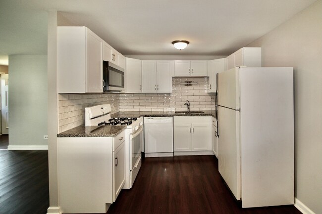 Building Photo - 103 Tonset Ct