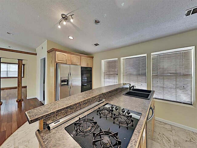 Building Photo - 4870 Peacock Dr