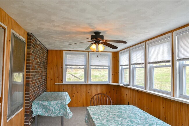 Building Photo - 148 Farnham Rd