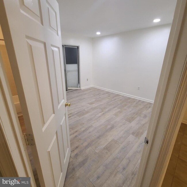 Building Photo - 17 Bach Dr