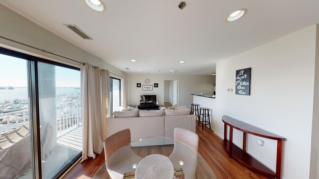 Building Photo - 2702 Lighthouse Pt E