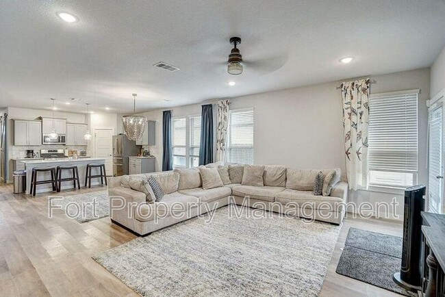 Foto del edificio - 14540 Frog Lake Dr