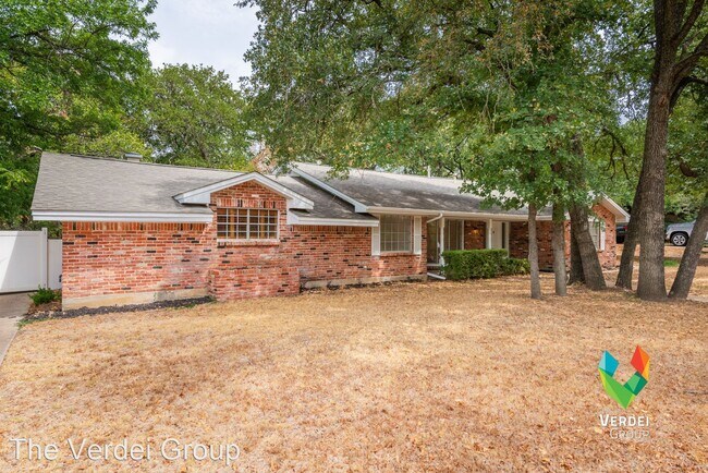 Building Photo - 3 br, 2 bath House - 1108 Martha Dr.
