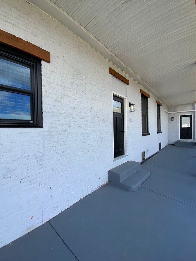 Building Photo - 557 Union St