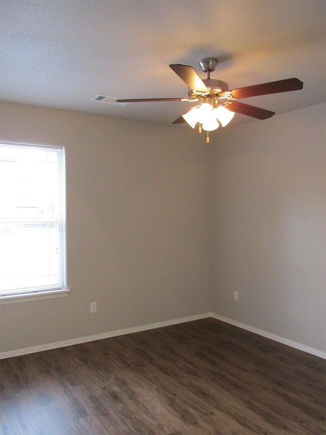 Building Photo - 2115 Rustic Way