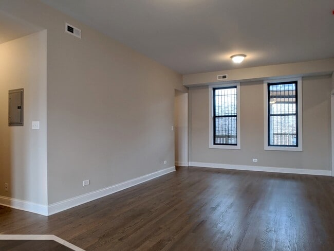 Foto del edificio - 3405 W Fullerton Ave