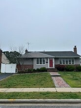 Building Photo - 77 Vassar Ln