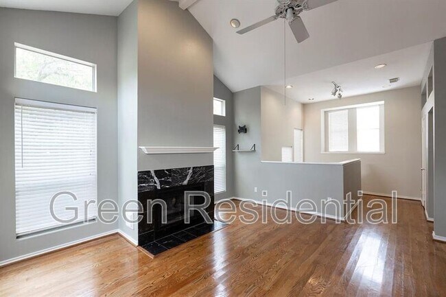 Building Photo - 735 Arlington St