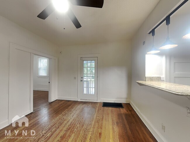 Foto del edificio - 4319 E 56th St