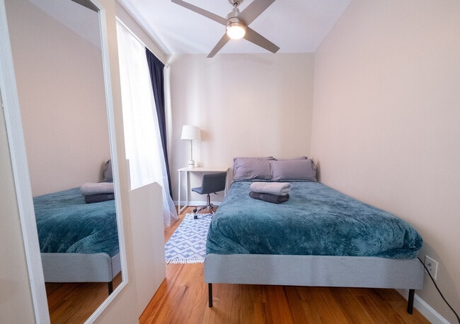 Building Photo - 230 W 113th St