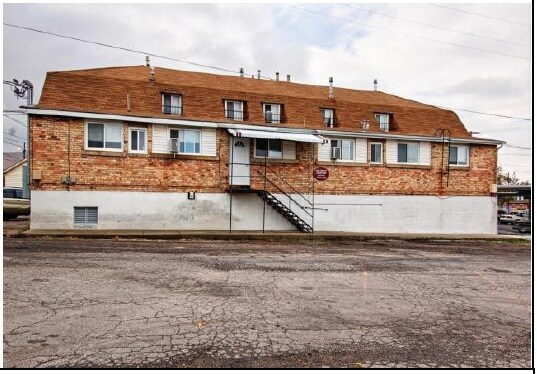 Building Photo - Vine St. Courtyard Apts. and Commercial Space
