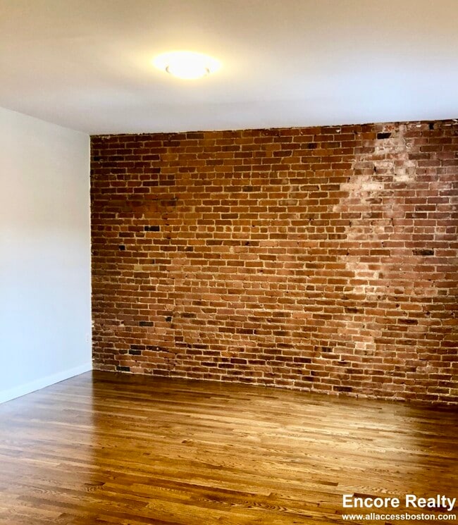 Building Photo - 121 Longwood Ave