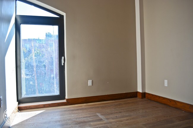 Building Photo - 865 Willoughby Ave