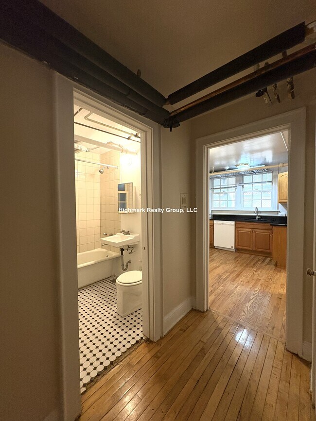 Building Photo - 1454 Oak Ave