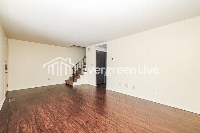 Foto del edificio - Coming Soon!