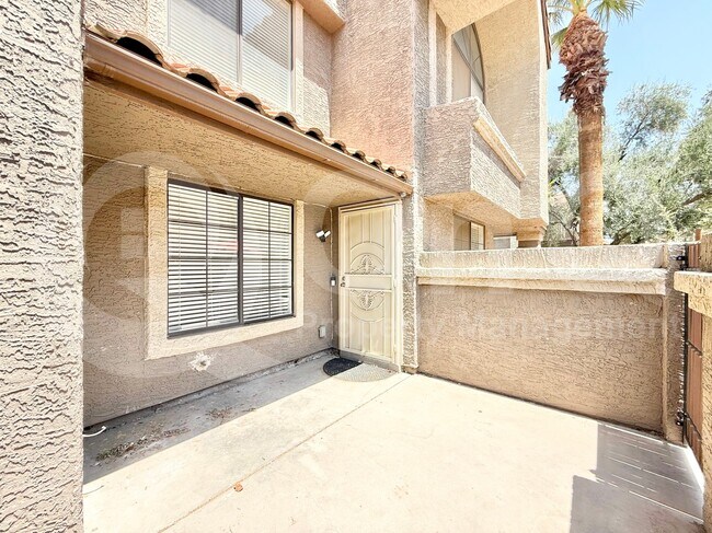 Building Photo - 1905 E University Dr