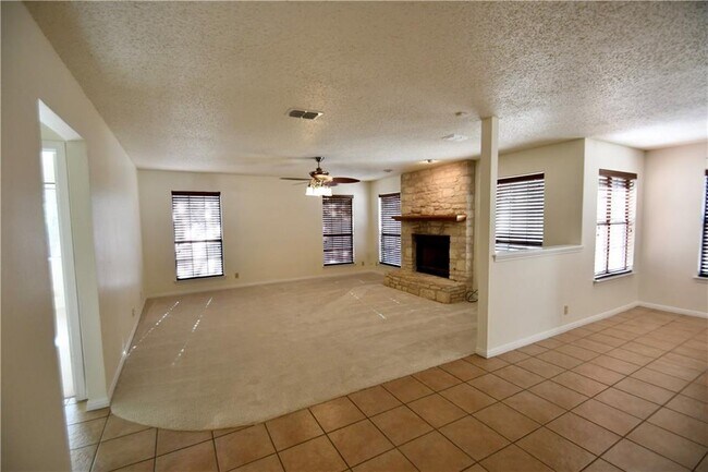 Building Photo - 8000 Spandera Cove