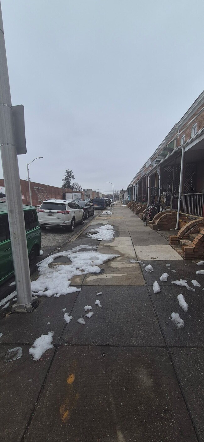 Foto del edificio - 627 S Pulaski St