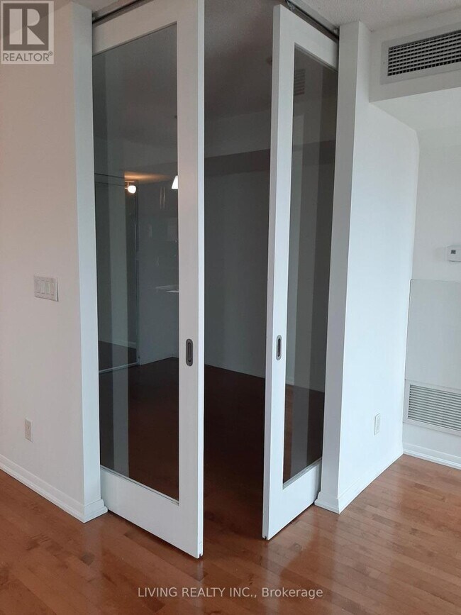 Photo du bâtiment - 18 Yonge St