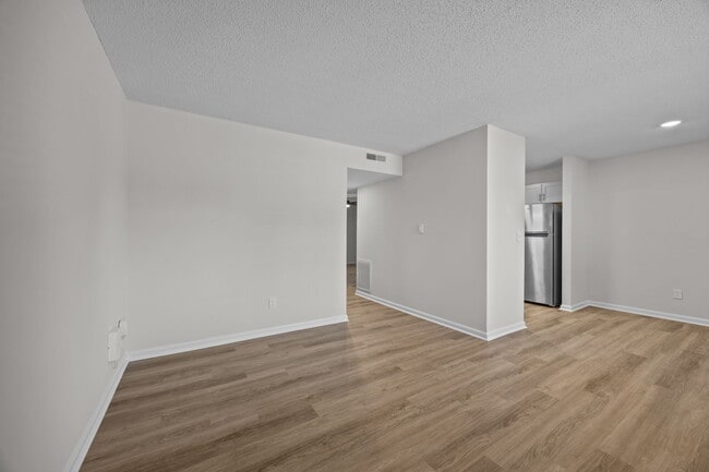 Building Photo - Thirteen08