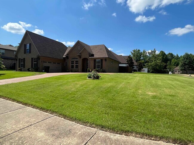 Building Photo - 6616 Hollister Cove