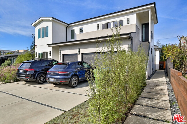 Foto del edificio - 8505 Belford Ave