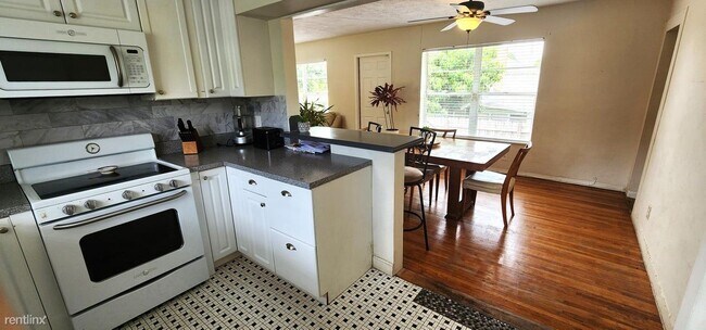 Foto del edificio - 3 br, 2.5 bath House - 3801 Westview Ave