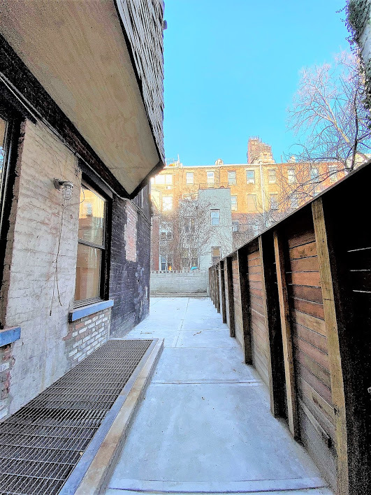 Building Photo - 123 W 77th St
